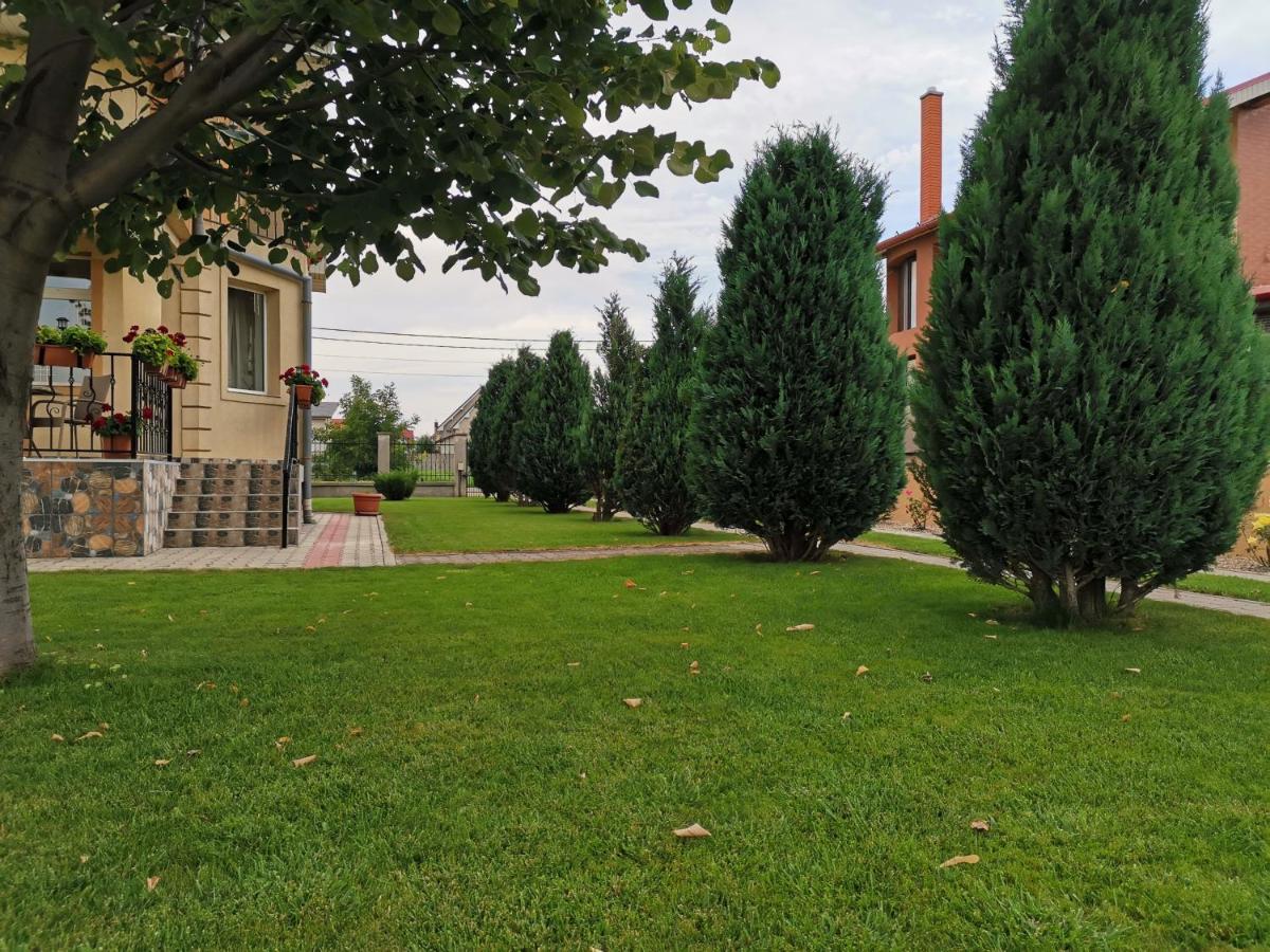 Casuta Cu Tei Oradea Exterior foto