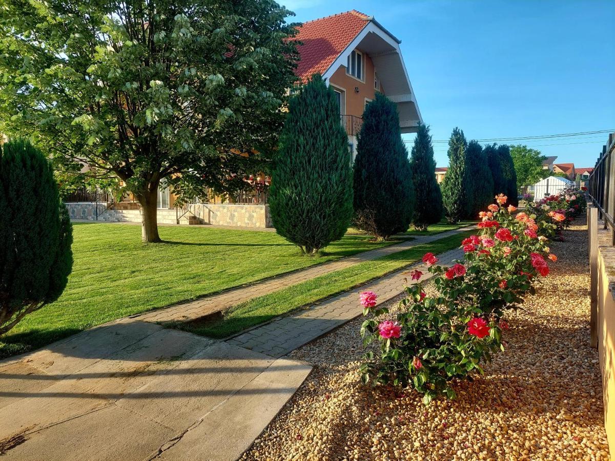 Casuta Cu Tei Oradea Exterior foto